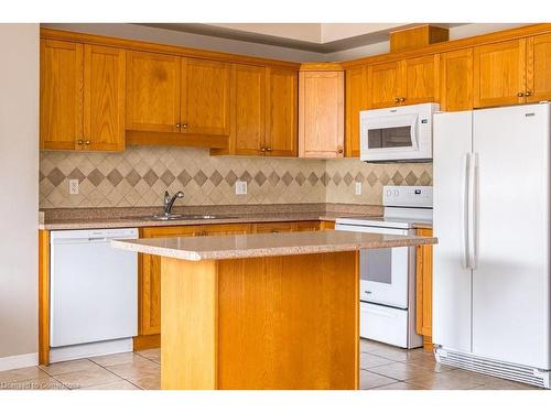 522 Stonehenge Drive, Ancaster, ON - Indoor Photo Showing Kitchen