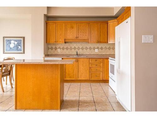 522 Stonehenge Drive, Ancaster, ON - Indoor Photo Showing Kitchen