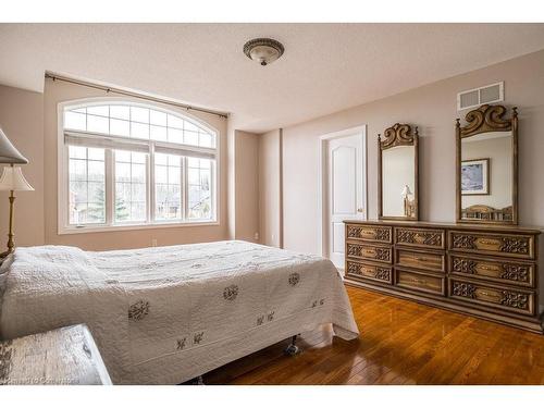 522 Stonehenge Drive, Ancaster, ON - Indoor Photo Showing Bedroom