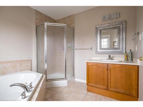 522 Stonehenge Drive, Ancaster, ON - Indoor Photo Showing Bathroom