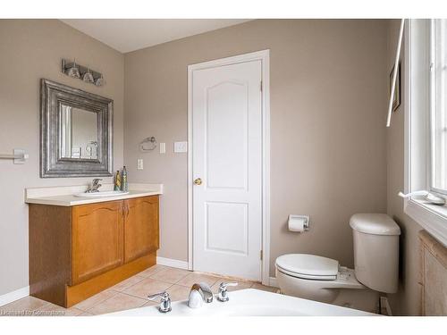 522 Stonehenge Drive, Ancaster, ON - Indoor Photo Showing Bathroom