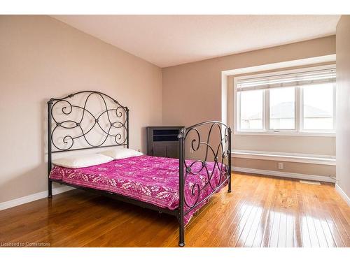 522 Stonehenge Drive, Ancaster, ON - Indoor Photo Showing Bedroom