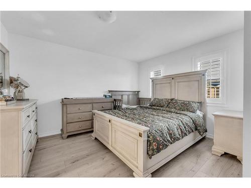 7 Roseberry Lane, Kitchener, ON - Indoor Photo Showing Bedroom