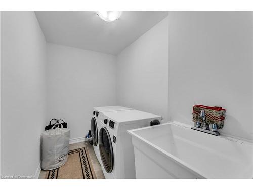 7 Roseberry Lane, Kitchener, ON - Indoor Photo Showing Laundry Room