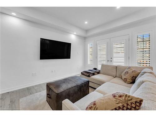 7 Roseberry Lane, Kitchener, ON - Indoor Photo Showing Living Room