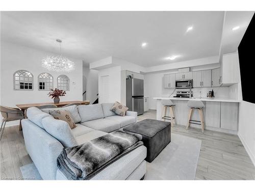 7 Roseberry Lane, Kitchener, ON - Indoor Photo Showing Living Room