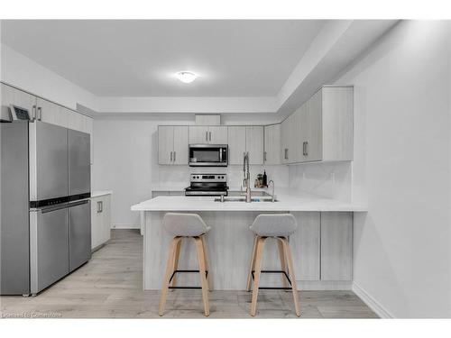 7 Roseberry Lane, Kitchener, ON - Indoor Photo Showing Kitchen