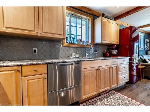 152 Kingsway Street, Welland, ON - Indoor Photo Showing Kitchen