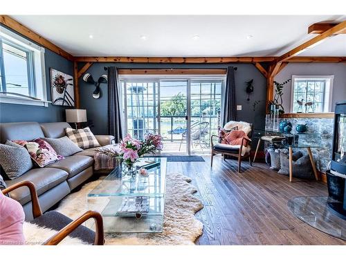 152 Kingsway Street, Welland, ON - Indoor Photo Showing Living Room