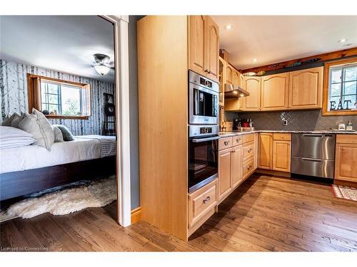 152 Kingsway Street, Welland, ON - Indoor Photo Showing Kitchen