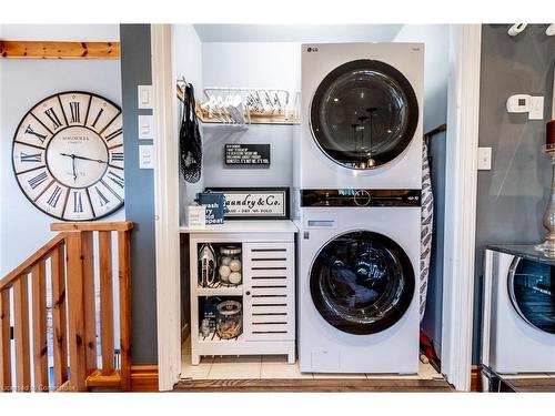 152 Kingsway Street, Welland, ON - Indoor Photo Showing Laundry Room