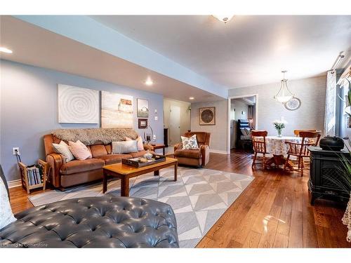 152 Kingsway Street, Welland, ON - Indoor Photo Showing Living Room