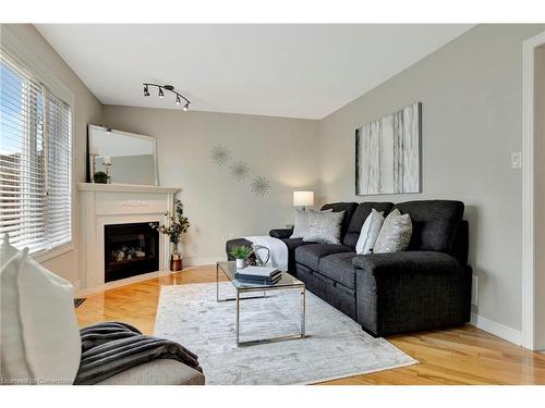 162 Silverlace Circle, Stoney Creek, ON - Indoor Photo Showing Living Room With Fireplace