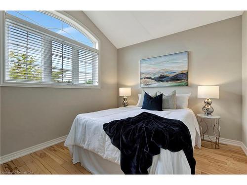 162 Silverlace Circle, Stoney Creek, ON - Indoor Photo Showing Bedroom