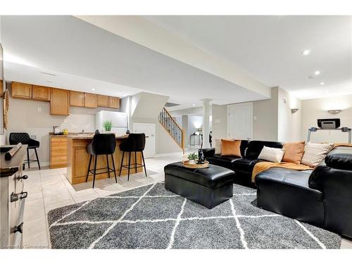 162 Silverlace Circle, Stoney Creek, ON - Indoor Photo Showing Living Room