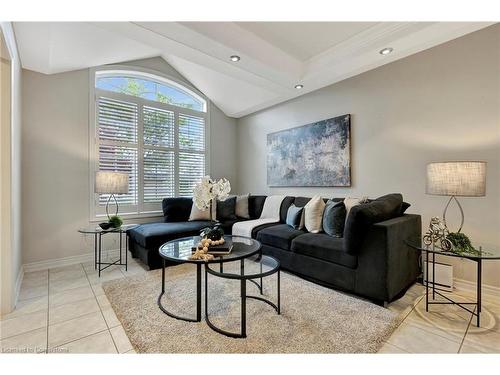 162 Silverlace Circle, Stoney Creek, ON - Indoor Photo Showing Living Room