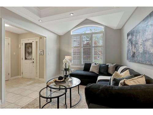 162 Silverlace Circle, Stoney Creek, ON - Indoor Photo Showing Living Room