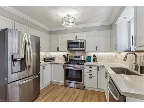 9 Newell Court, Hamilton, ON - Indoor Photo Showing Kitchen