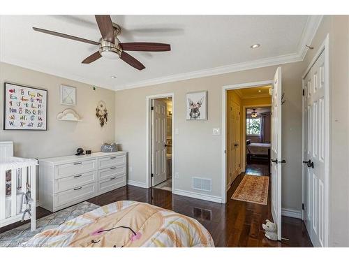 9 Newell Court, Hamilton, ON - Indoor Photo Showing Bedroom