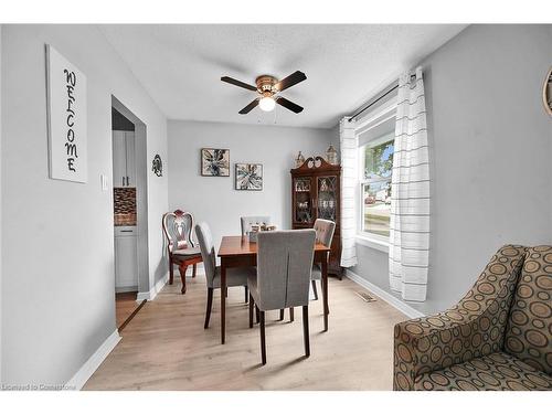 30 Hopewell Crescent, Hamilton, ON - Indoor Photo Showing Dining Room