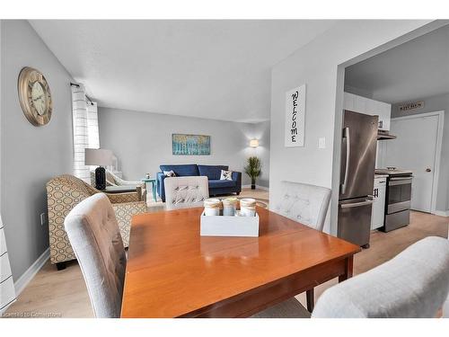 30 Hopewell Crescent, Hamilton, ON - Indoor Photo Showing Dining Room