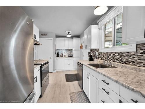 30 Hopewell Crescent, Hamilton, ON - Indoor Photo Showing Kitchen With Upgraded Kitchen