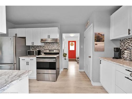 30 Hopewell Crescent, Hamilton, ON - Indoor Photo Showing Kitchen