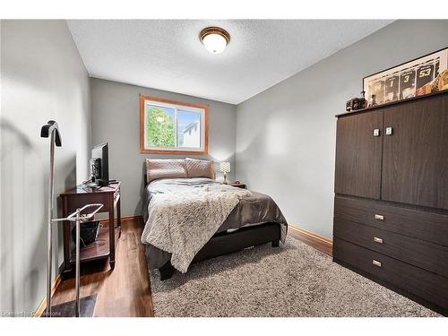 30 Hopewell Crescent, Hamilton, ON - Indoor Photo Showing Bedroom