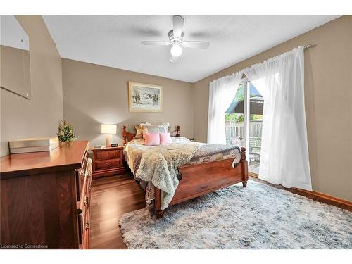 30 Hopewell Crescent, Hamilton, ON - Indoor Photo Showing Bedroom