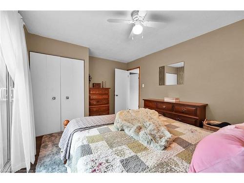 30 Hopewell Crescent, Hamilton, ON - Indoor Photo Showing Bedroom