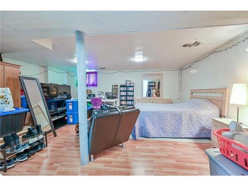 30 Hopewell Crescent, Hamilton, ON - Indoor Photo Showing Bedroom