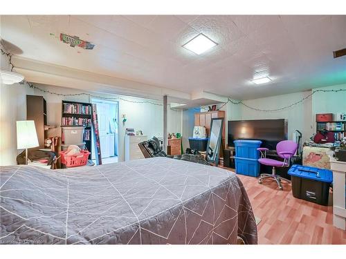 30 Hopewell Crescent, Hamilton, ON - Indoor Photo Showing Bedroom