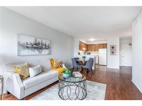 307-4450 Fairview Street, Burlington, ON - Indoor Photo Showing Living Room