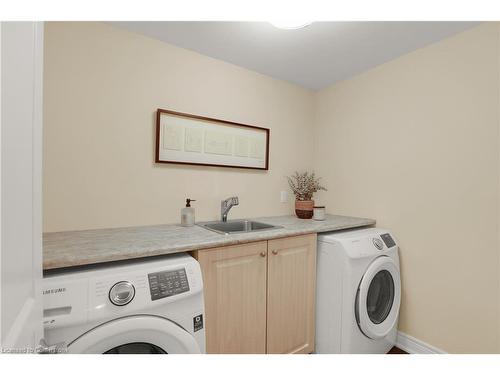 4 Meritage Lane, Niagara-On-The-Lake, ON - Indoor Photo Showing Laundry Room