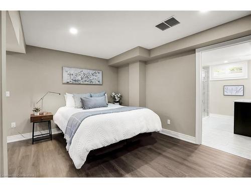 4 Meritage Lane, Niagara-On-The-Lake, ON - Indoor Photo Showing Bedroom