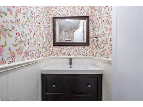 60 Inverness Avenue W, Hamilton, ON - Indoor Photo Showing Bathroom