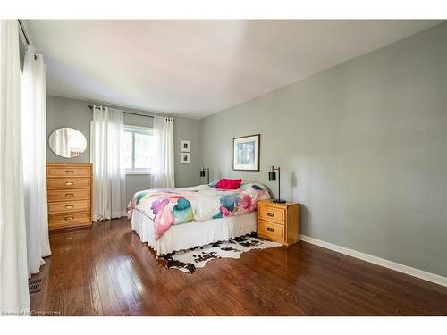 60 Inverness Avenue W, Hamilton, ON - Indoor Photo Showing Bedroom