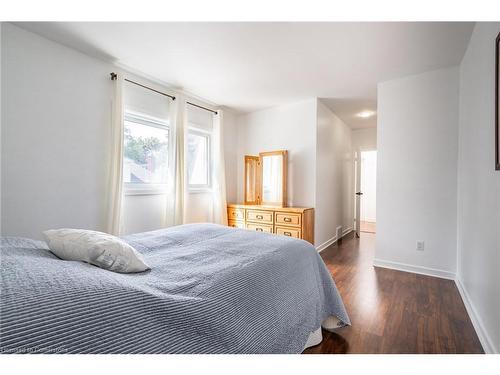 60 Inverness Avenue W, Hamilton, ON - Indoor Photo Showing Bedroom