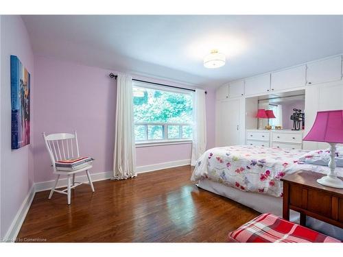 60 Inverness Avenue W, Hamilton, ON - Indoor Photo Showing Bedroom