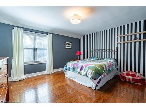 60 Inverness Avenue W, Hamilton, ON - Indoor Photo Showing Bedroom