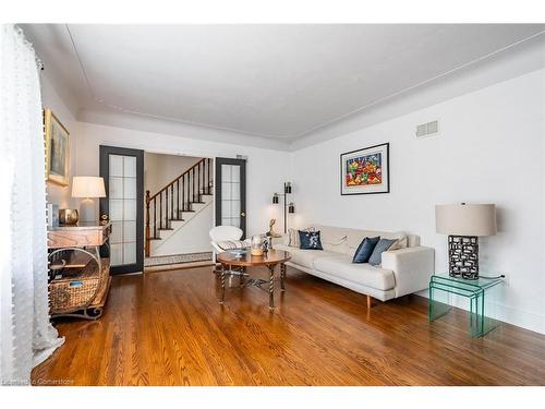 60 Inverness Avenue W, Hamilton, ON - Indoor Photo Showing Living Room