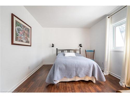 60 Inverness Avenue W, Hamilton, ON - Indoor Photo Showing Bedroom