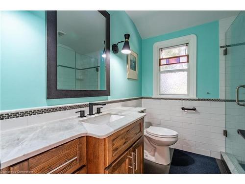 60 Inverness Avenue W, Hamilton, ON - Indoor Photo Showing Bathroom