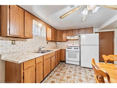 178 San Remo Drive, Hamilton, ON - Indoor Photo Showing Kitchen With Double Sink