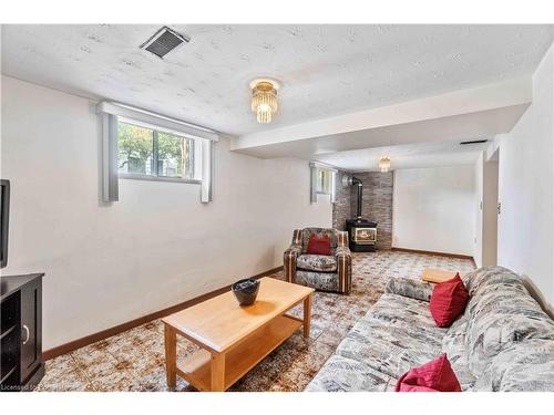 178 San Remo Drive, Hamilton, ON - Indoor Photo Showing Living Room