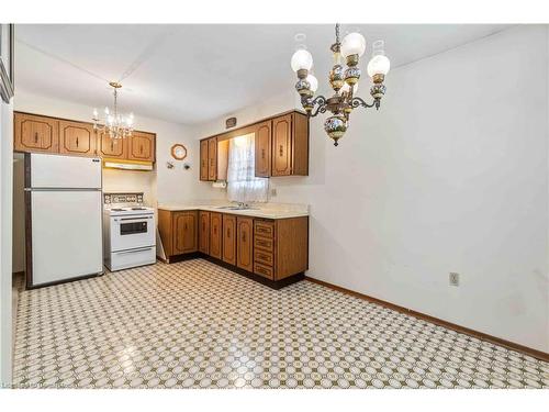 178 San Remo Drive, Hamilton, ON - Indoor Photo Showing Kitchen