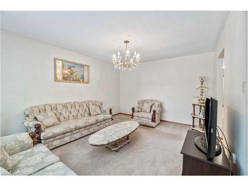 178 San Remo Drive, Hamilton, ON - Indoor Photo Showing Living Room