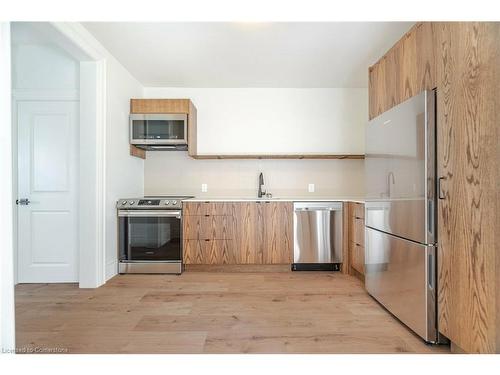 1-519 Elizabeth Street, Burlington, ON - Indoor Photo Showing Kitchen