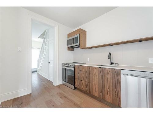 1-519 Elizabeth Street, Burlington, ON - Indoor Photo Showing Kitchen