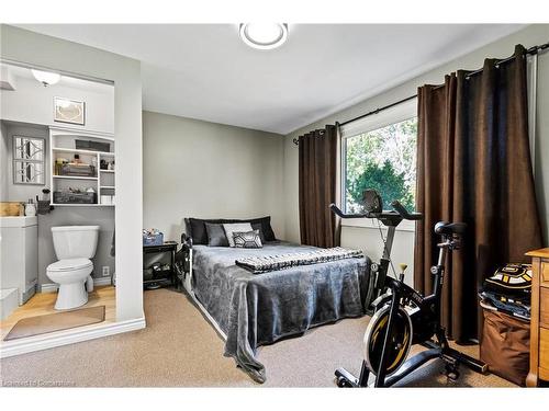 539 Forks Road, Welland, ON - Indoor Photo Showing Bedroom